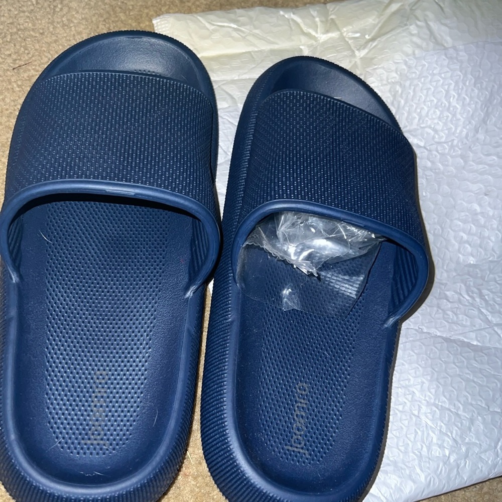 Joomra unisex cushion/pillow slides never worn size 11 women’s 9 men’s